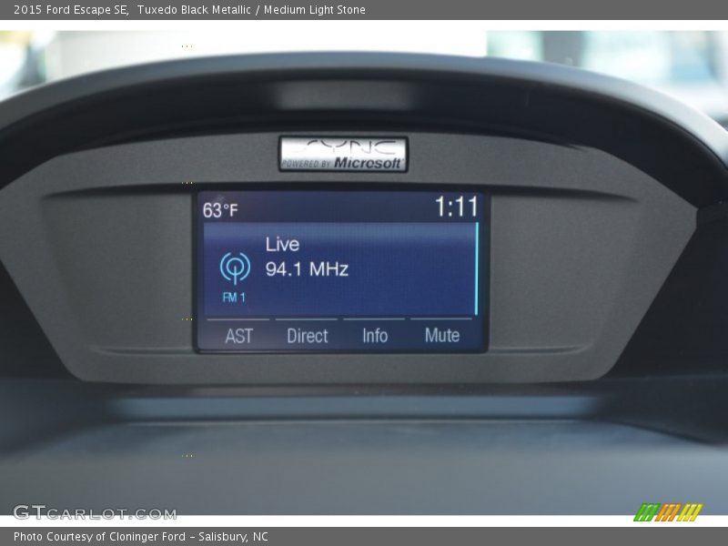 Tuxedo Black Metallic / Medium Light Stone 2015 Ford Escape SE