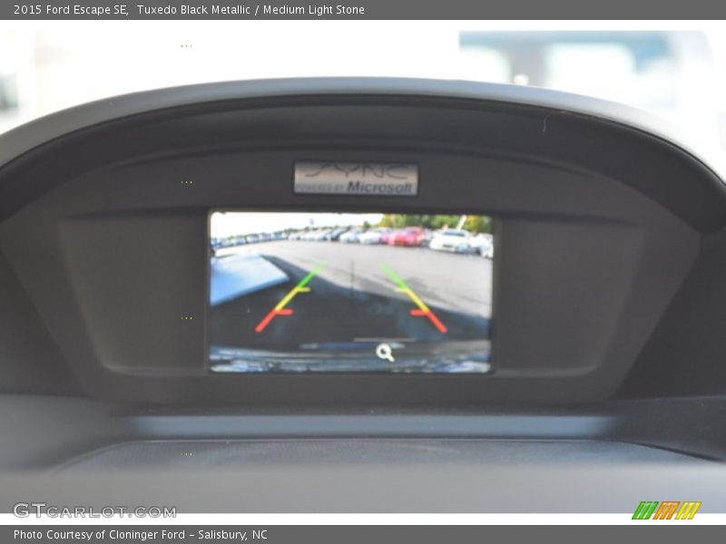 Tuxedo Black Metallic / Medium Light Stone 2015 Ford Escape SE