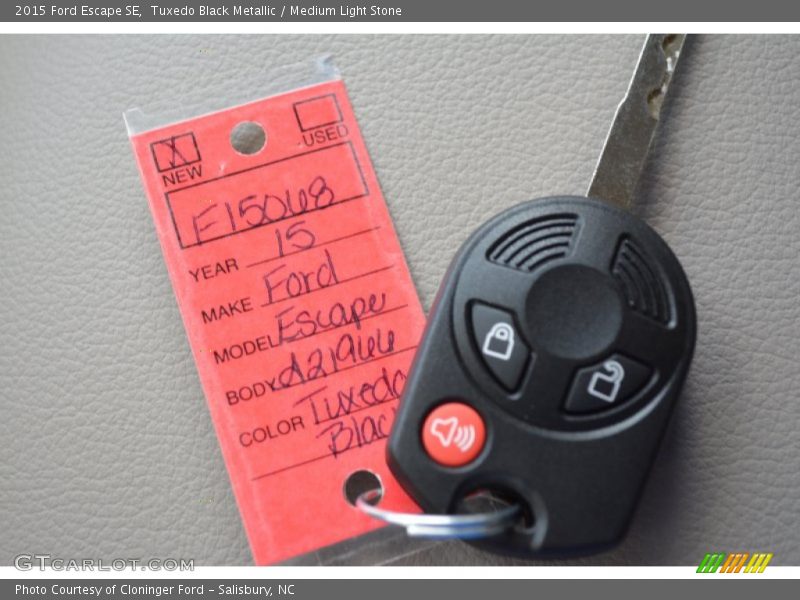 Tuxedo Black Metallic / Medium Light Stone 2015 Ford Escape SE
