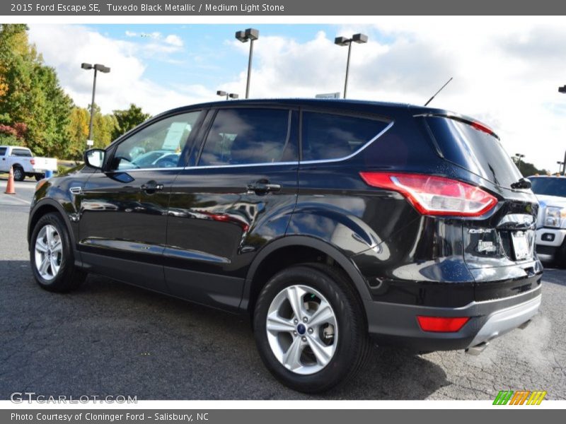 Tuxedo Black Metallic / Medium Light Stone 2015 Ford Escape SE