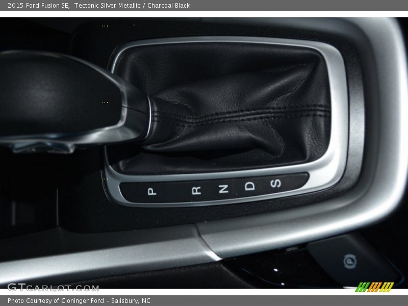Tectonic Silver Metallic / Charcoal Black 2015 Ford Fusion SE