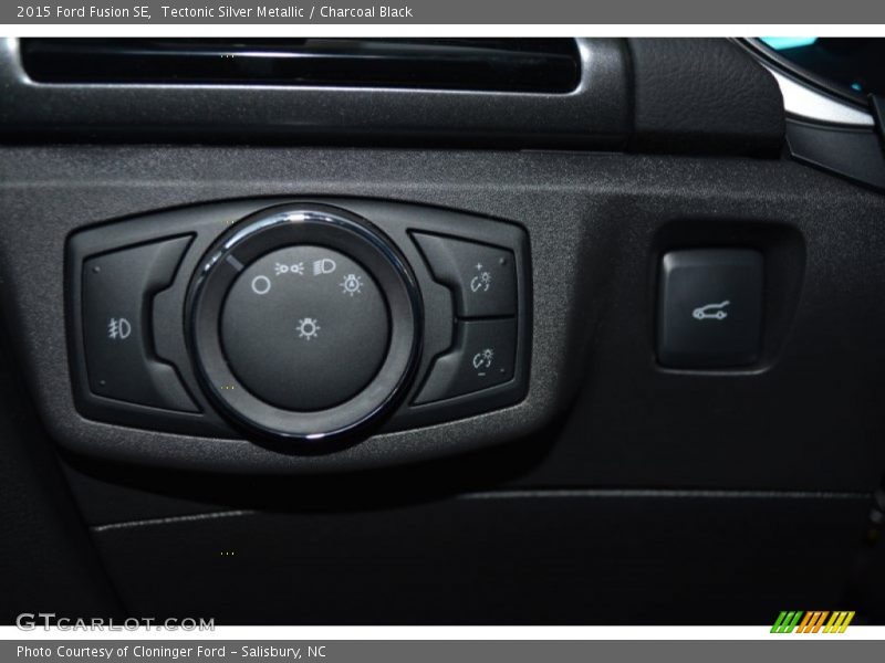 Tectonic Silver Metallic / Charcoal Black 2015 Ford Fusion SE