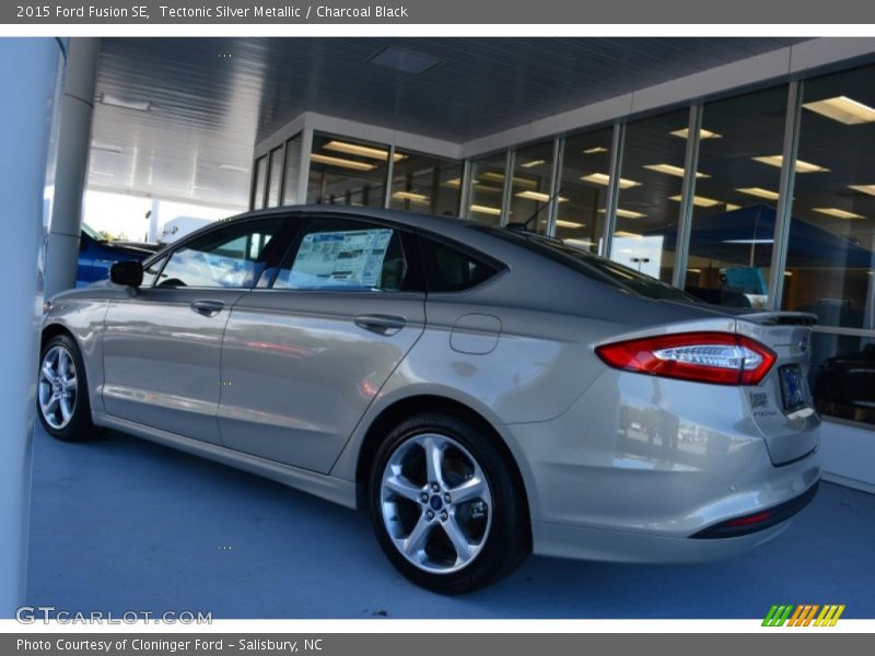 Tectonic Silver Metallic / Charcoal Black 2015 Ford Fusion SE