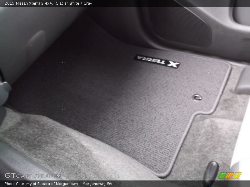 Glacier White / Gray 2015 Nissan Xterra S 4x4