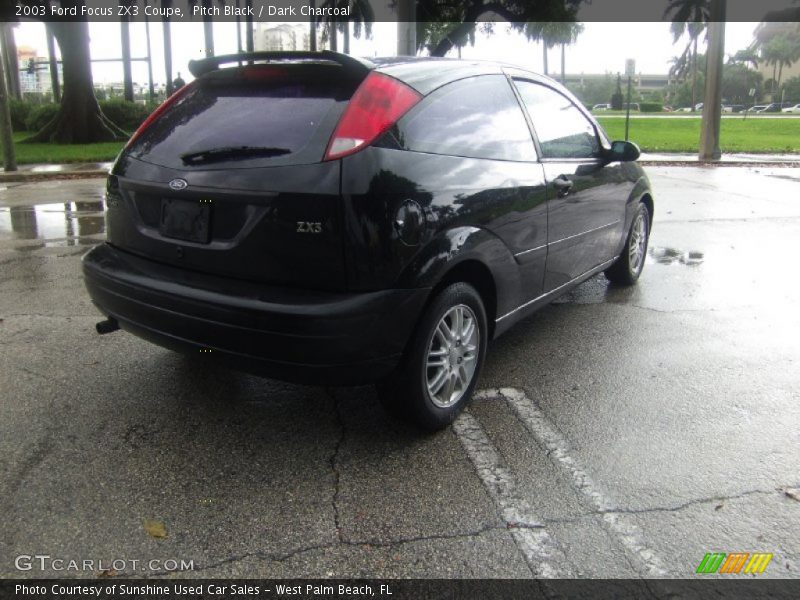 Pitch Black / Dark Charcoal 2003 Ford Focus ZX3 Coupe