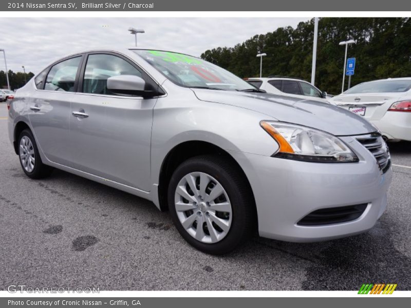 Front 3/4 View of 2014 Sentra SV