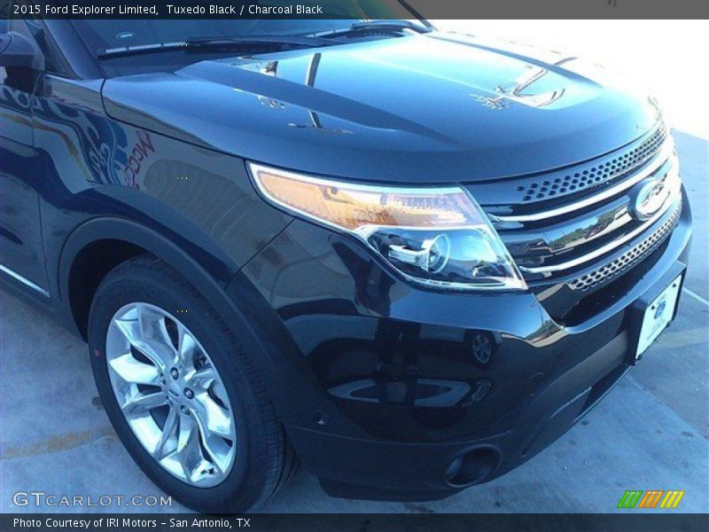 Tuxedo Black / Charcoal Black 2015 Ford Explorer Limited