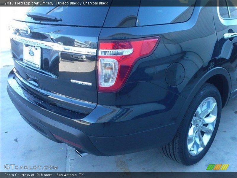 Tuxedo Black / Charcoal Black 2015 Ford Explorer Limited