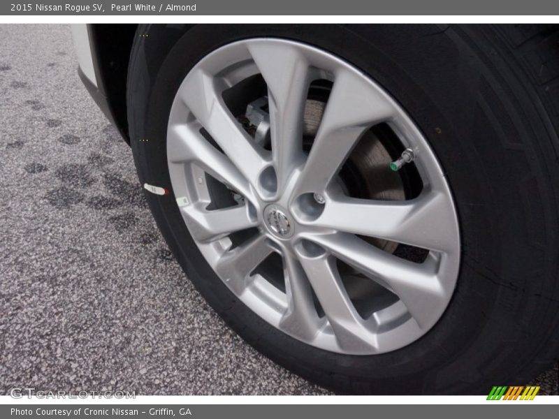 Pearl White / Almond 2015 Nissan Rogue SV