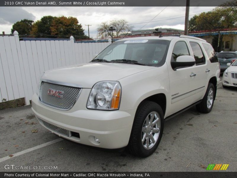 Front 3/4 View of 2010 Yukon Denali AWD