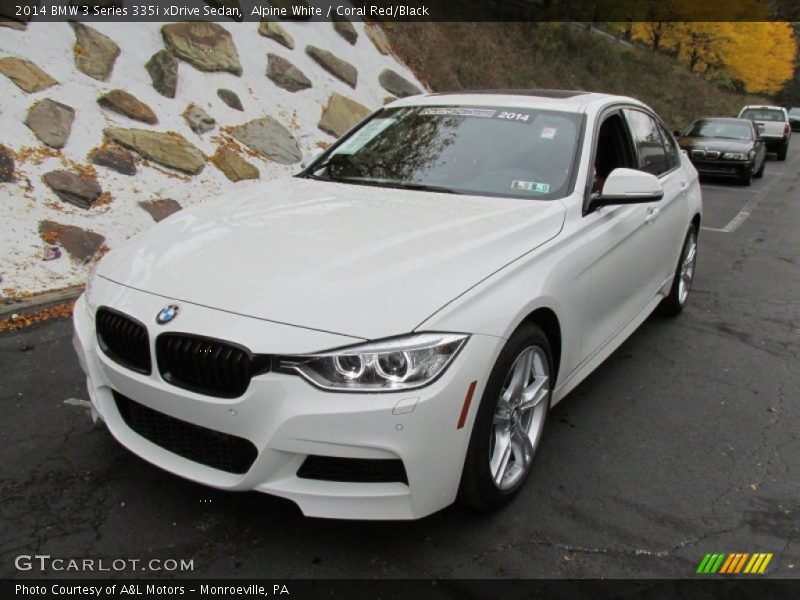 Front 3/4 View of 2014 3 Series 335i xDrive Sedan