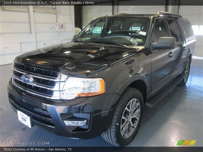 Front 3/4 View of 2015 Expedition EL XLT