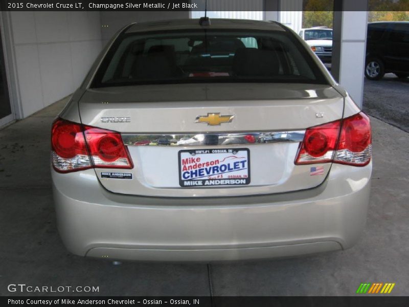 Champagne Silver Metallic / Jet Black 2015 Chevrolet Cruze LT