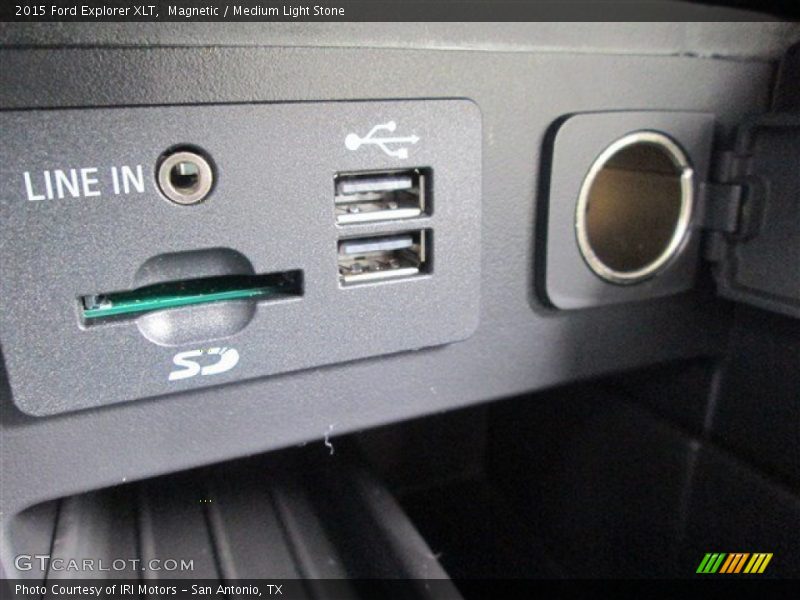 Magnetic / Medium Light Stone 2015 Ford Explorer XLT
