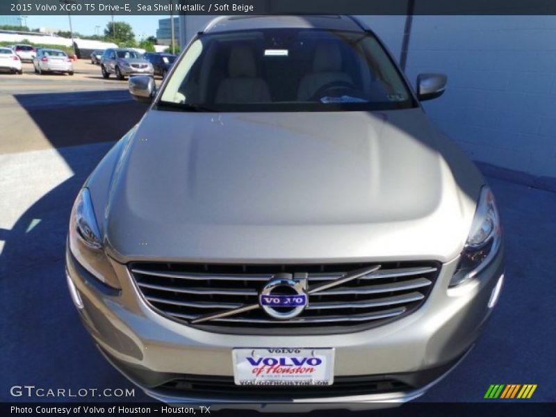 Sea Shell Metallic / Soft Beige 2015 Volvo XC60 T5 Drive-E