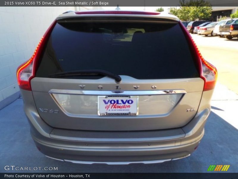 Sea Shell Metallic / Soft Beige 2015 Volvo XC60 T5 Drive-E