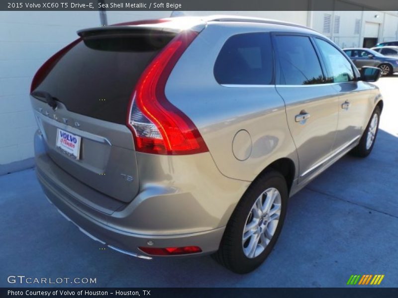 Sea Shell Metallic / Soft Beige 2015 Volvo XC60 T5 Drive-E