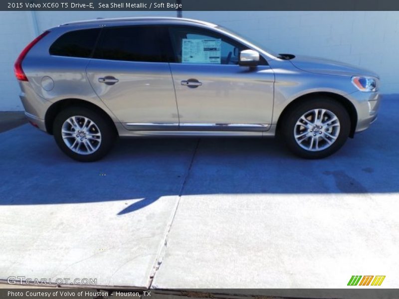 Sea Shell Metallic / Soft Beige 2015 Volvo XC60 T5 Drive-E