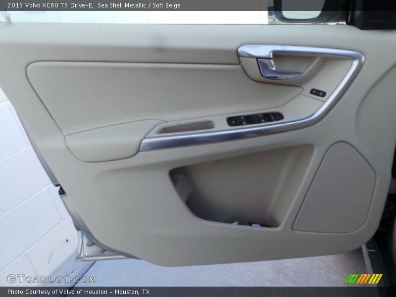 Sea Shell Metallic / Soft Beige 2015 Volvo XC60 T5 Drive-E