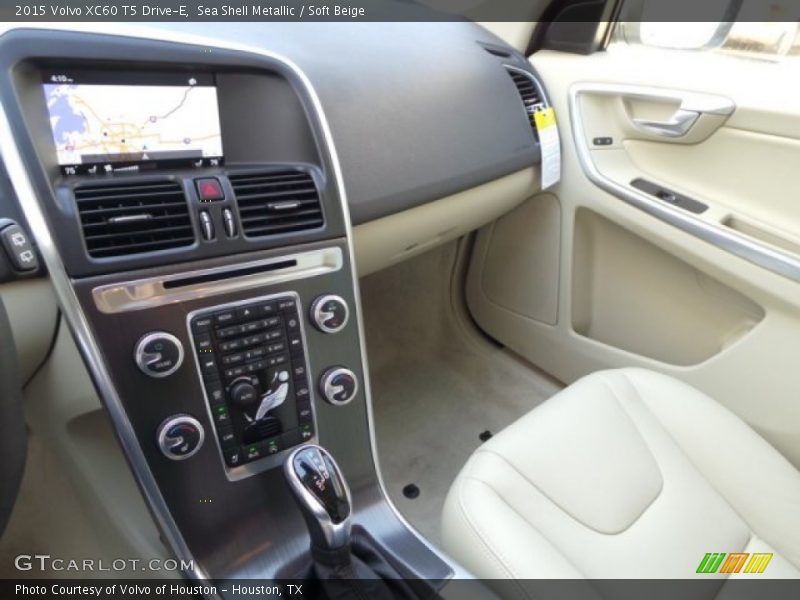 Sea Shell Metallic / Soft Beige 2015 Volvo XC60 T5 Drive-E