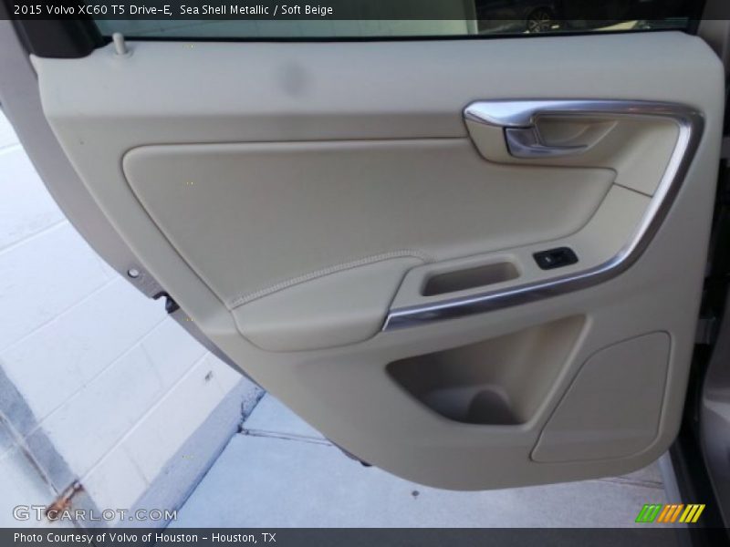 Sea Shell Metallic / Soft Beige 2015 Volvo XC60 T5 Drive-E