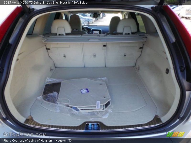Sea Shell Metallic / Soft Beige 2015 Volvo XC60 T5 Drive-E