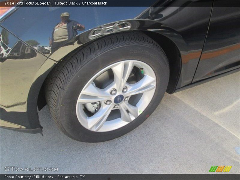 Tuxedo Black / Charcoal Black 2014 Ford Focus SE Sedan