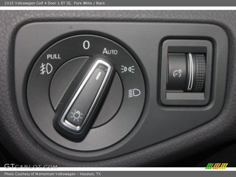Pure White / Black 2015 Volkswagen Golf 4 Door 1.8T SE