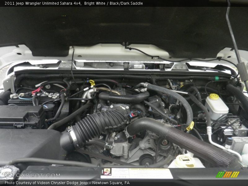 Bright White / Black/Dark Saddle 2011 Jeep Wrangler Unlimited Sahara 4x4