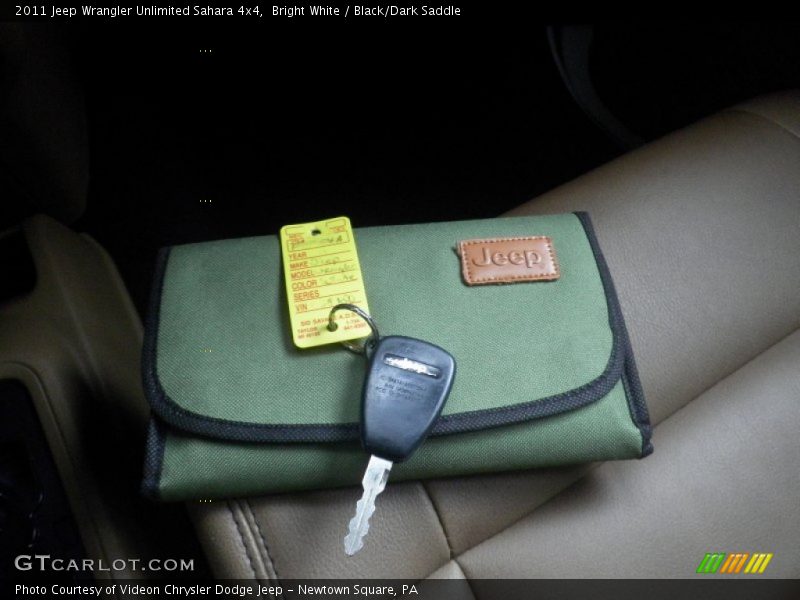 Bright White / Black/Dark Saddle 2011 Jeep Wrangler Unlimited Sahara 4x4