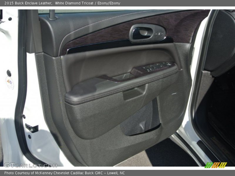White Diamond Tricoat / Ebony/Ebony 2015 Buick Enclave Leather