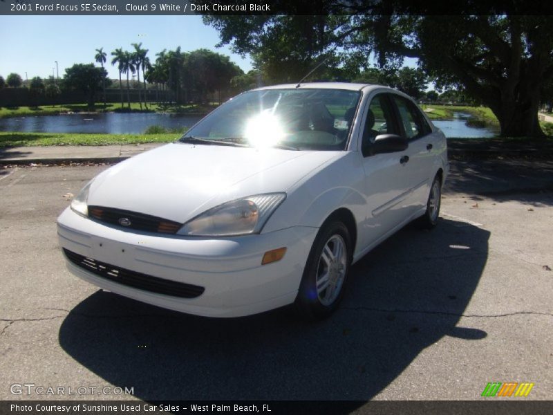 Cloud 9 White / Dark Charcoal Black 2001 Ford Focus SE Sedan