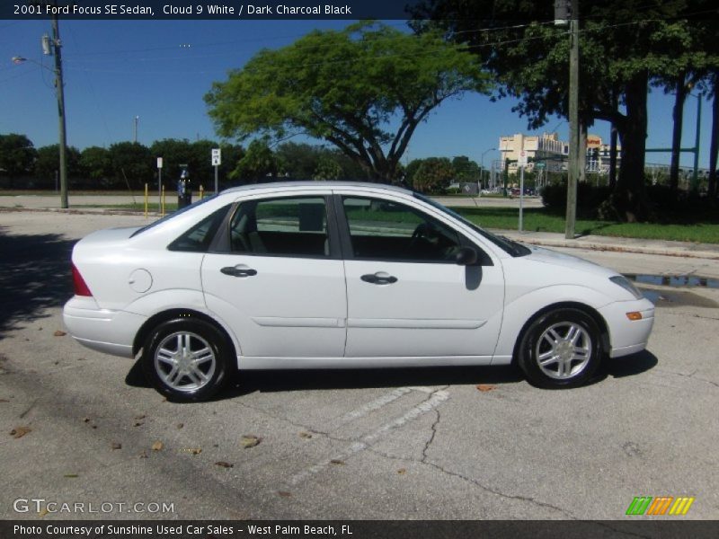 Cloud 9 White / Dark Charcoal Black 2001 Ford Focus SE Sedan