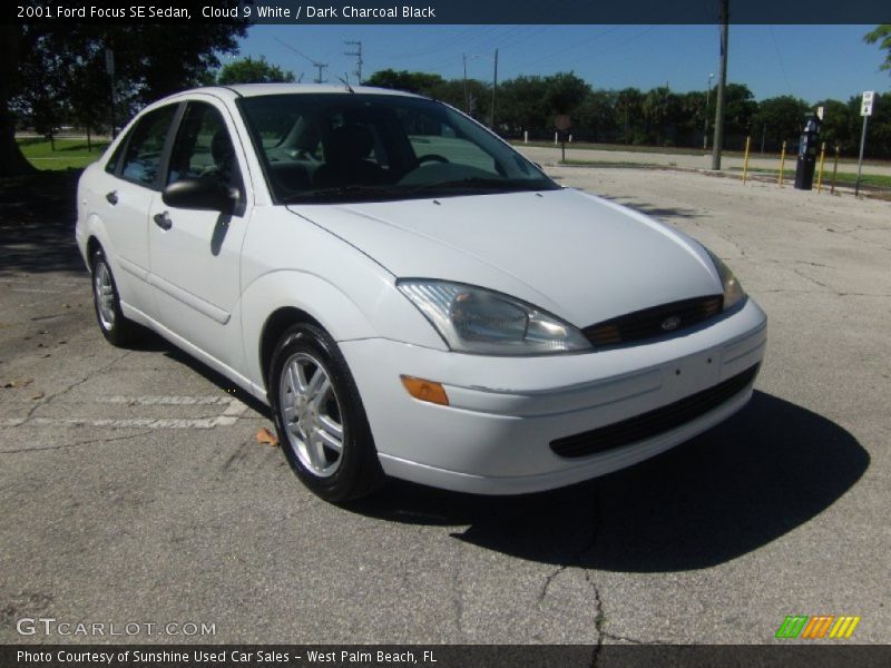 Cloud 9 White / Dark Charcoal Black 2001 Ford Focus SE Sedan