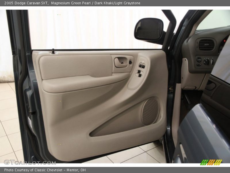 Door Panel of 2005 Caravan SXT