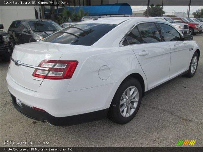 Oxford White / Dune 2014 Ford Taurus SE