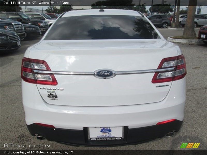 Oxford White / Dune 2014 Ford Taurus SE