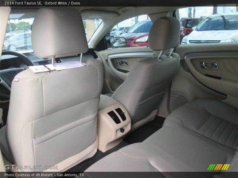 Oxford White / Dune 2014 Ford Taurus SE