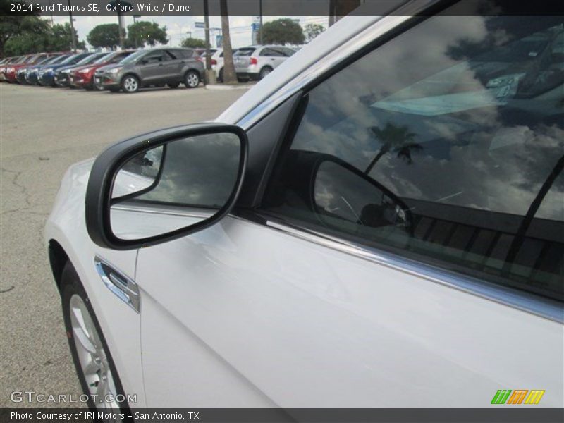 Oxford White / Dune 2014 Ford Taurus SE