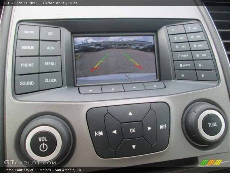 Oxford White / Dune 2014 Ford Taurus SE