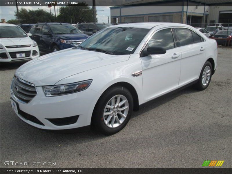 Oxford White / Dune 2014 Ford Taurus SE