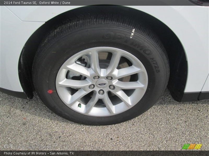 Oxford White / Dune 2014 Ford Taurus SE