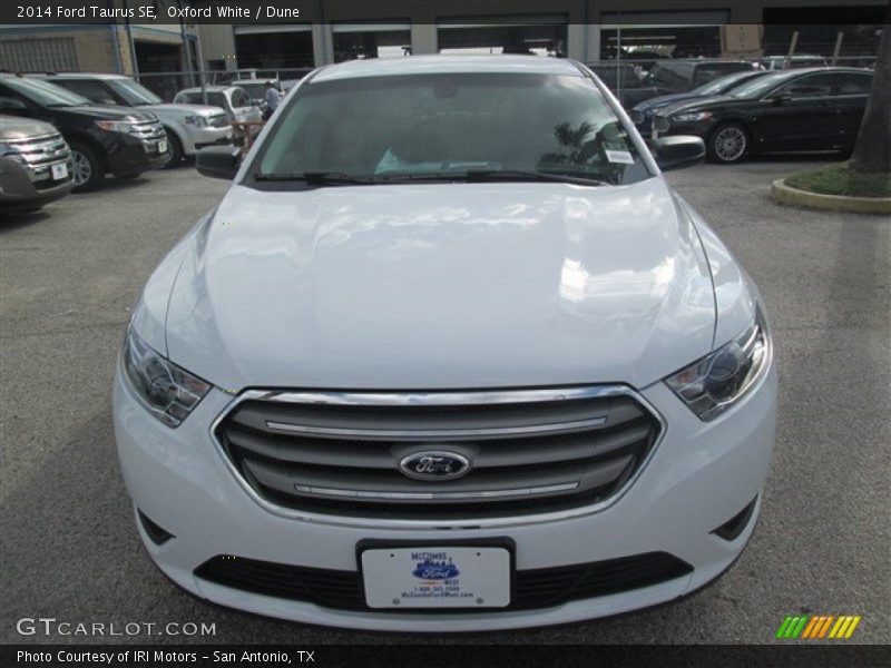 Oxford White / Dune 2014 Ford Taurus SE
