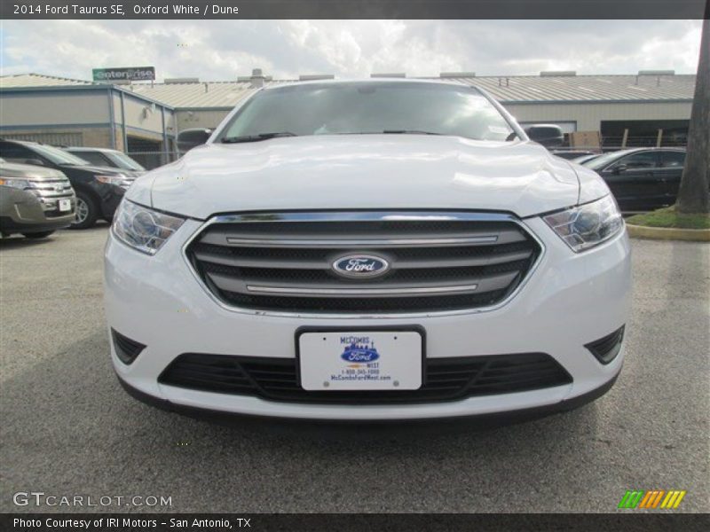 Oxford White / Dune 2014 Ford Taurus SE