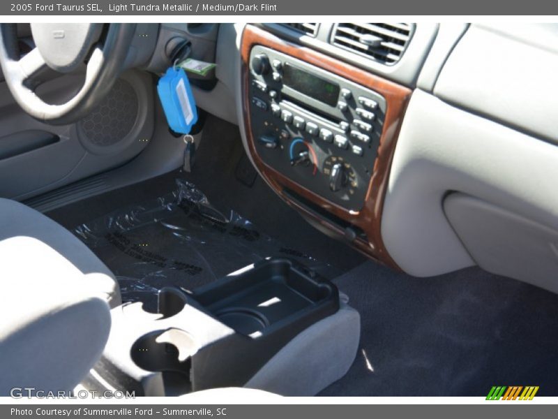 Light Tundra Metallic / Medium/Dark Flint 2005 Ford Taurus SEL