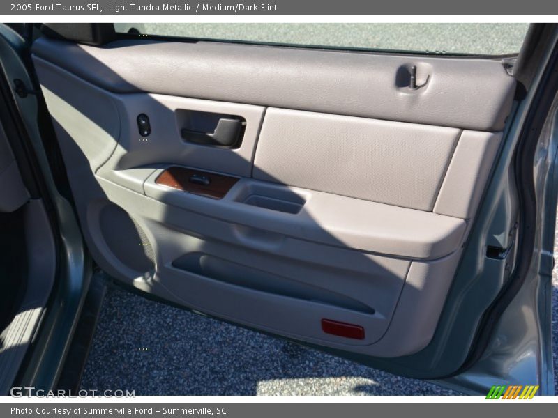 Light Tundra Metallic / Medium/Dark Flint 2005 Ford Taurus SEL