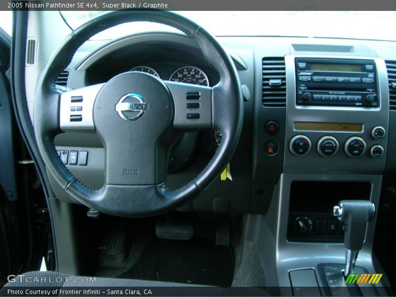 Super Black / Graphite 2005 Nissan Pathfinder SE 4x4