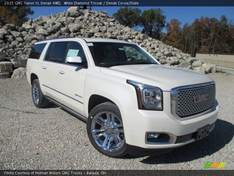 Front 3/4 View of 2015 Yukon XL Denali 4WD