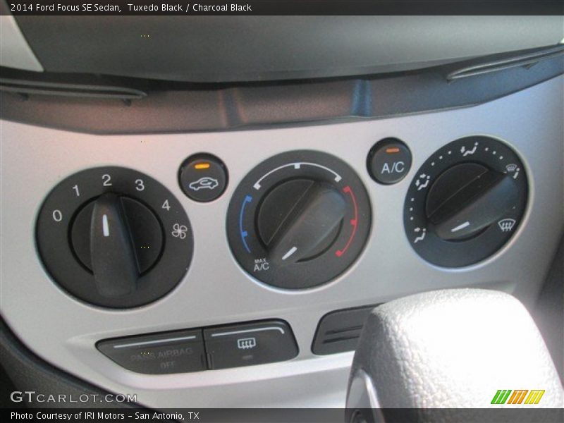 Tuxedo Black / Charcoal Black 2014 Ford Focus SE Sedan