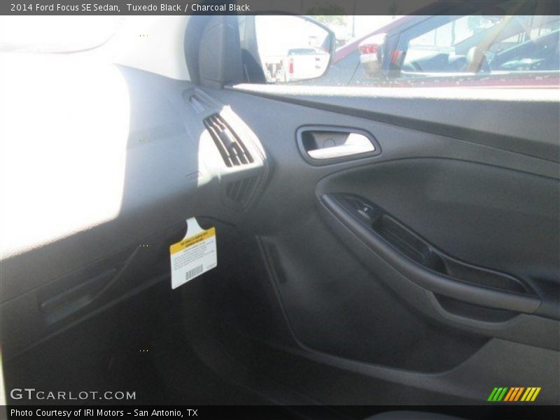 Tuxedo Black / Charcoal Black 2014 Ford Focus SE Sedan
